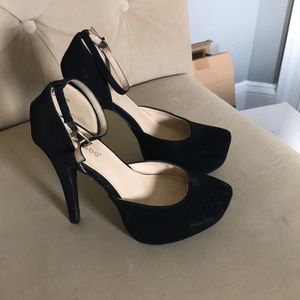 Black heels size 7